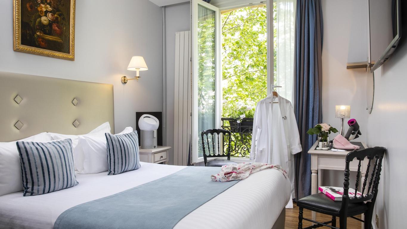 Hotel Plaza Elysées