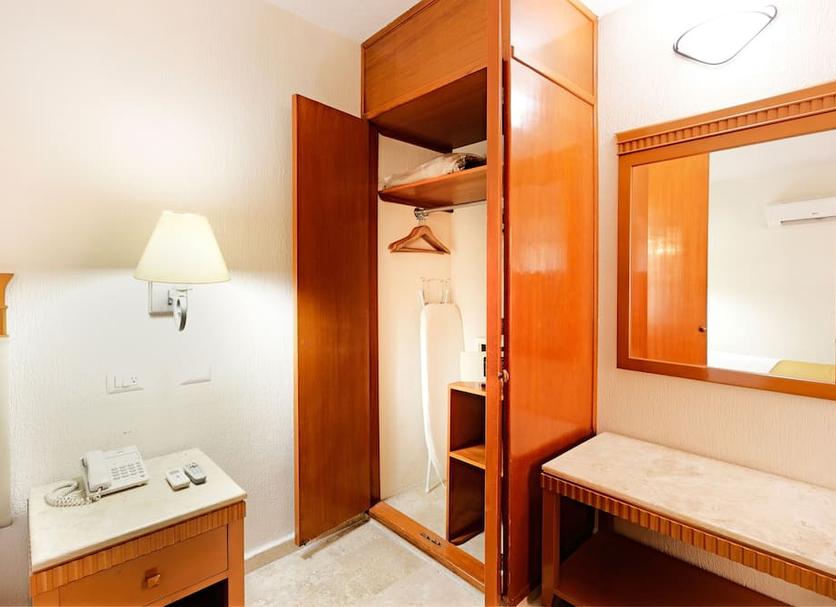 Comodidade do quarto Foto