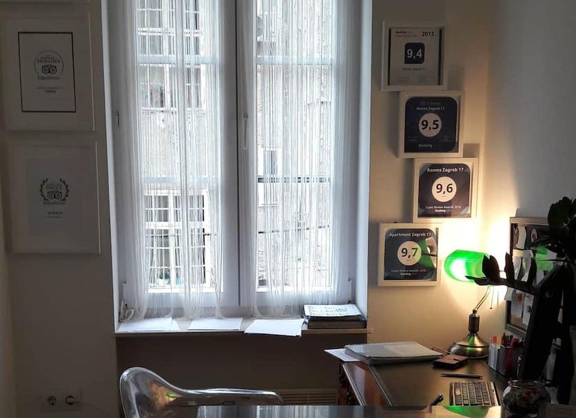 Comodidade do quarto Foto