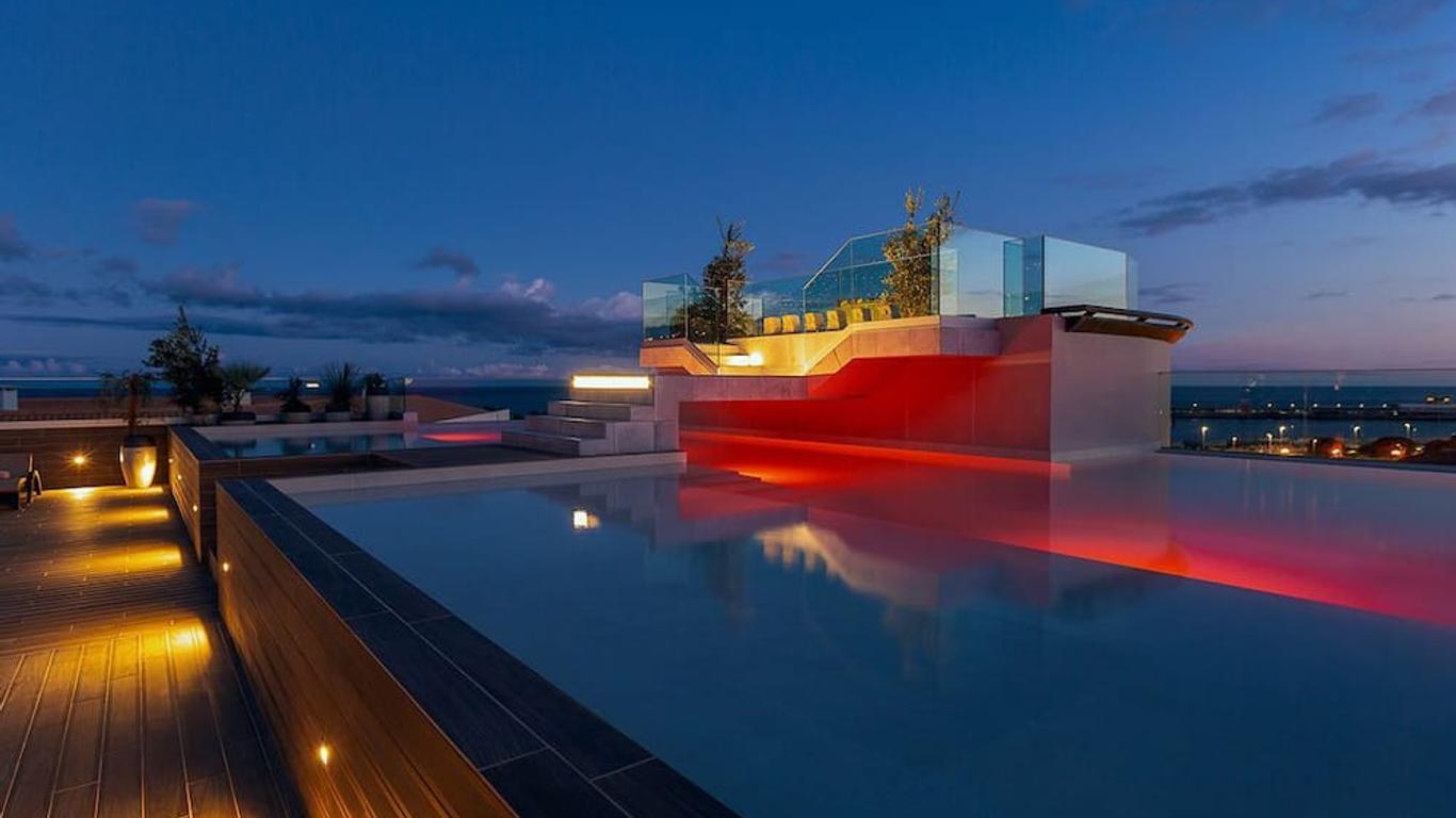 Three House Hotel