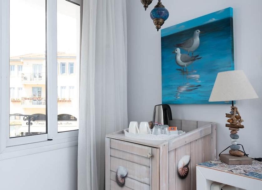 Comodidade do quarto Foto