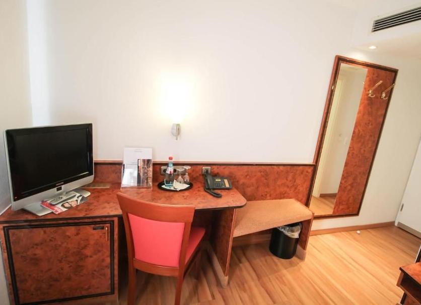 Comodidade do quarto Foto