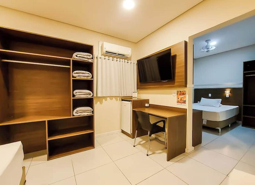 Comodidade do quarto Foto