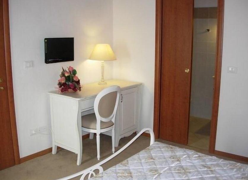 Comodidade do quarto Foto