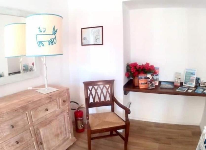Comodidade do quarto Foto