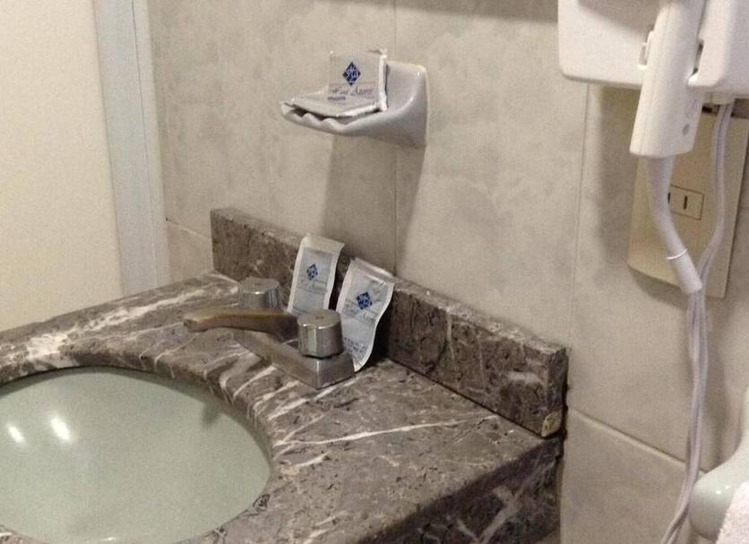 Comodidade do quarto Foto