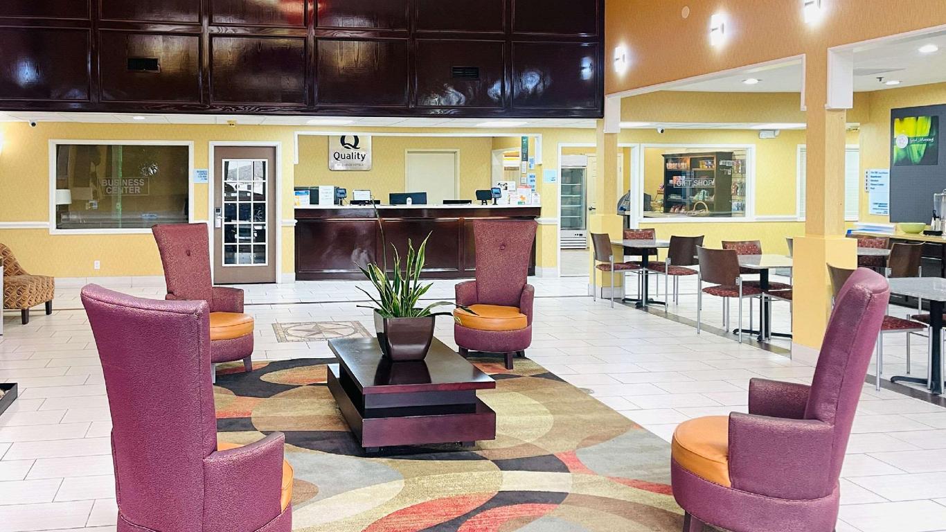 Quality Inn & Suites Airport North - Stone Oak