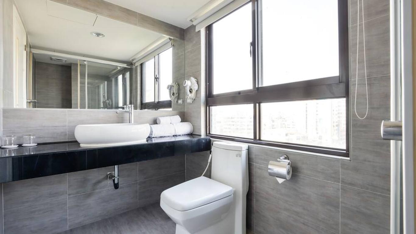 Taichung Saint Hotel