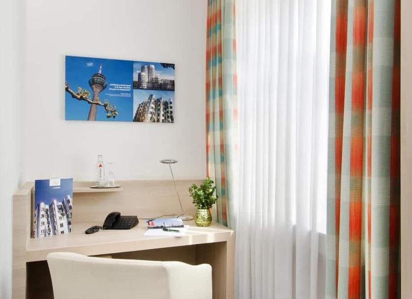 Comodidade do quarto Foto