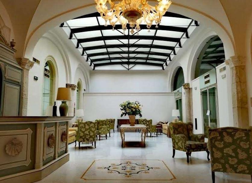Hall Foto