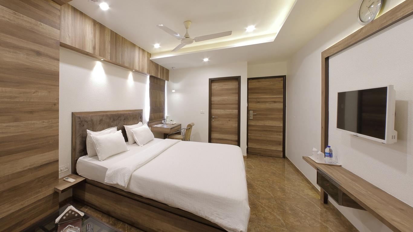 Hotel Summit