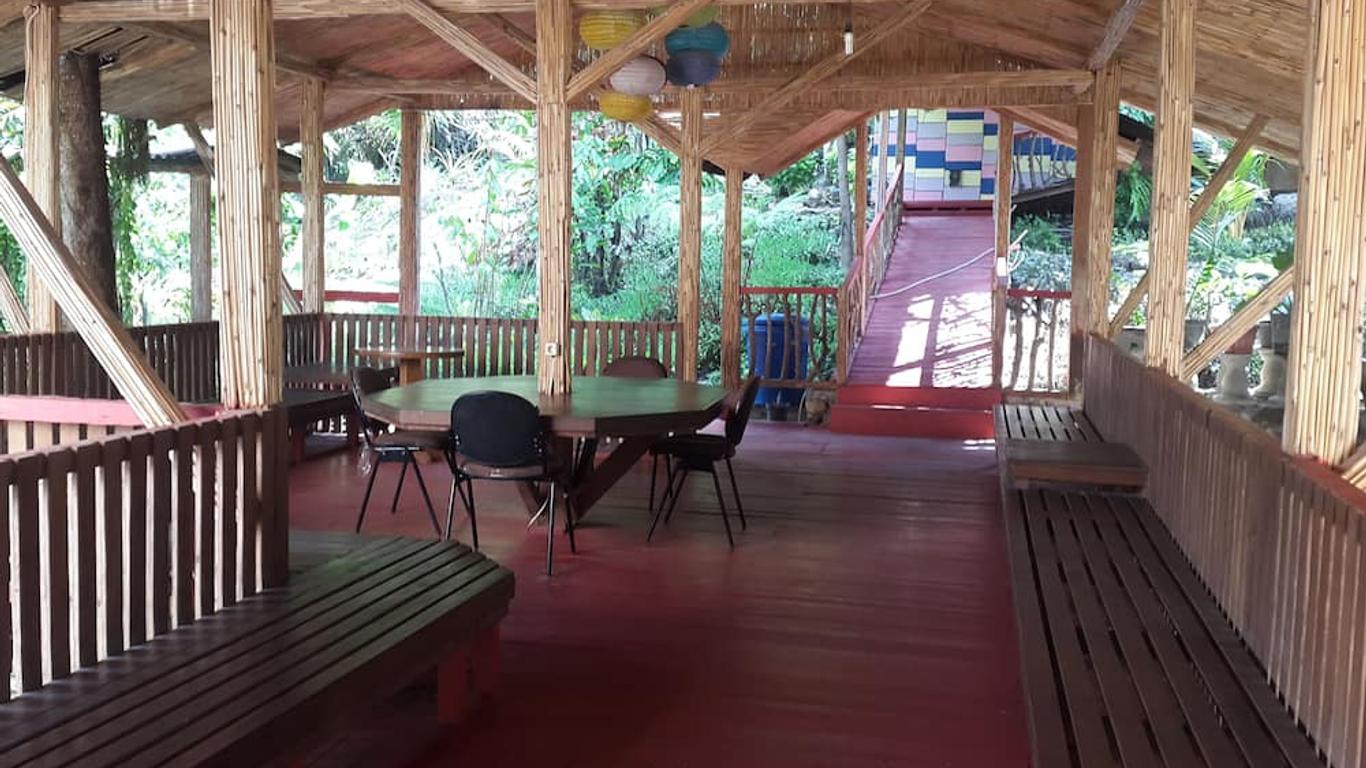 Centro Bajo Hotel & Resto