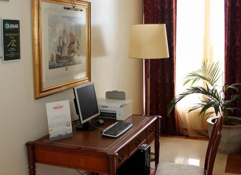 Comodidade do quarto Foto