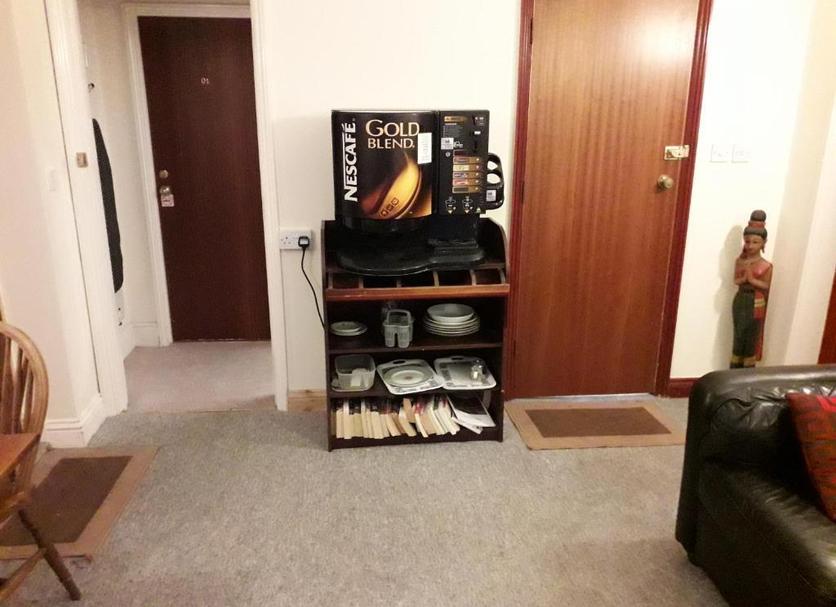 Comodidade do quarto Foto