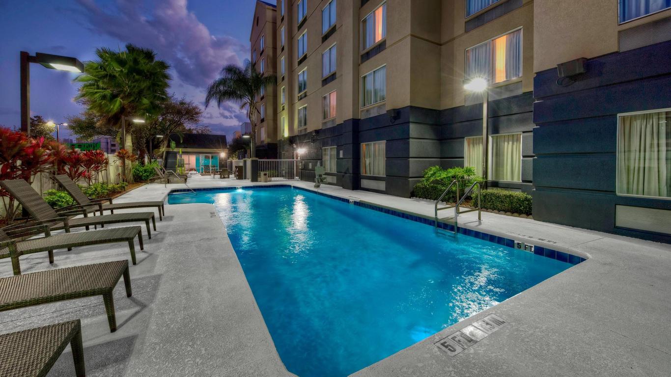 Fairfield Inn & Suites by Marriott Orlando Near Universal Orlando Resort