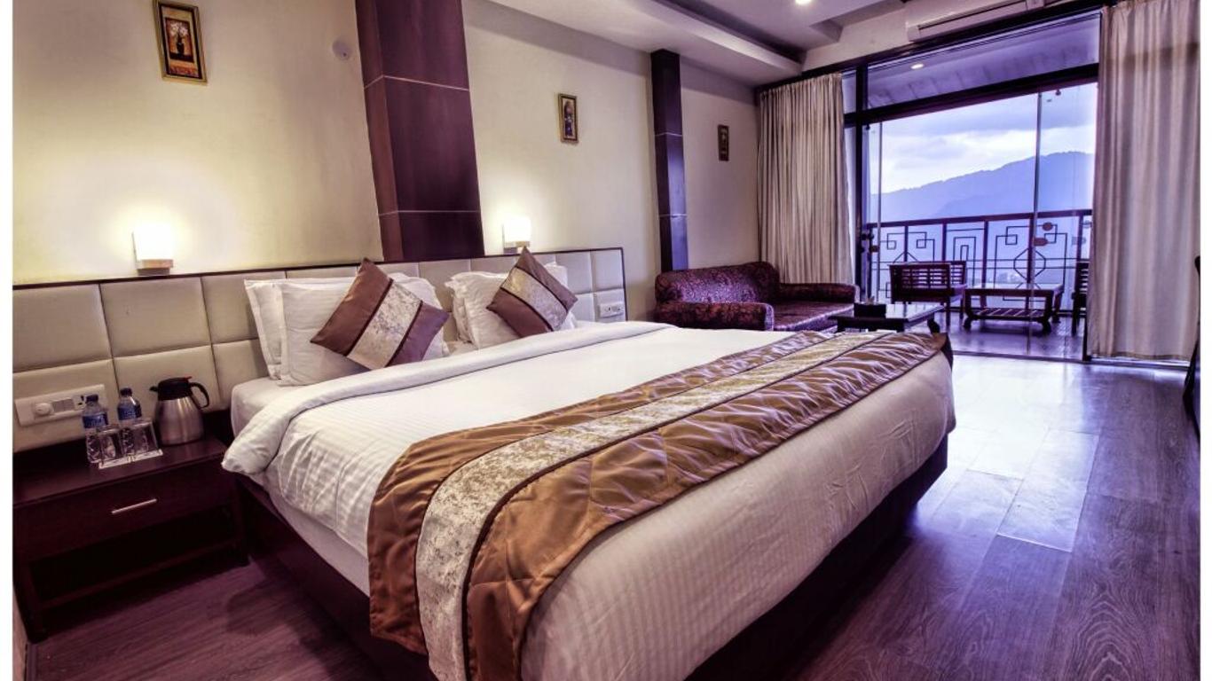 Hotel Tara Palace