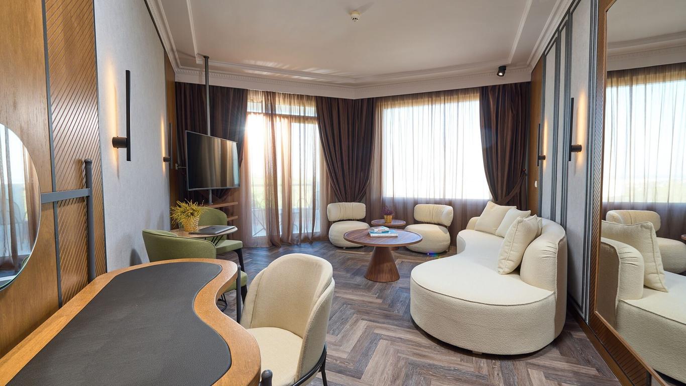 Royal Hotel