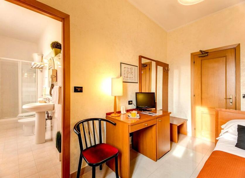 Comodidade do quarto Foto