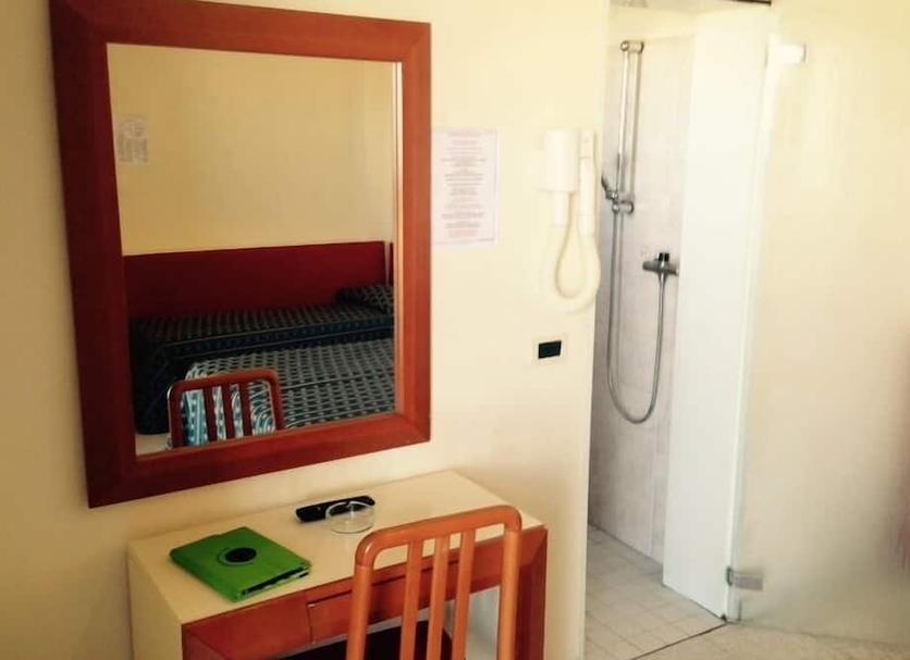 Comodidade do quarto Foto