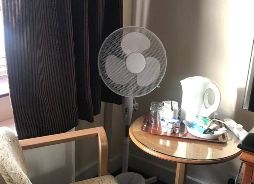 Comodidade do quarto Foto