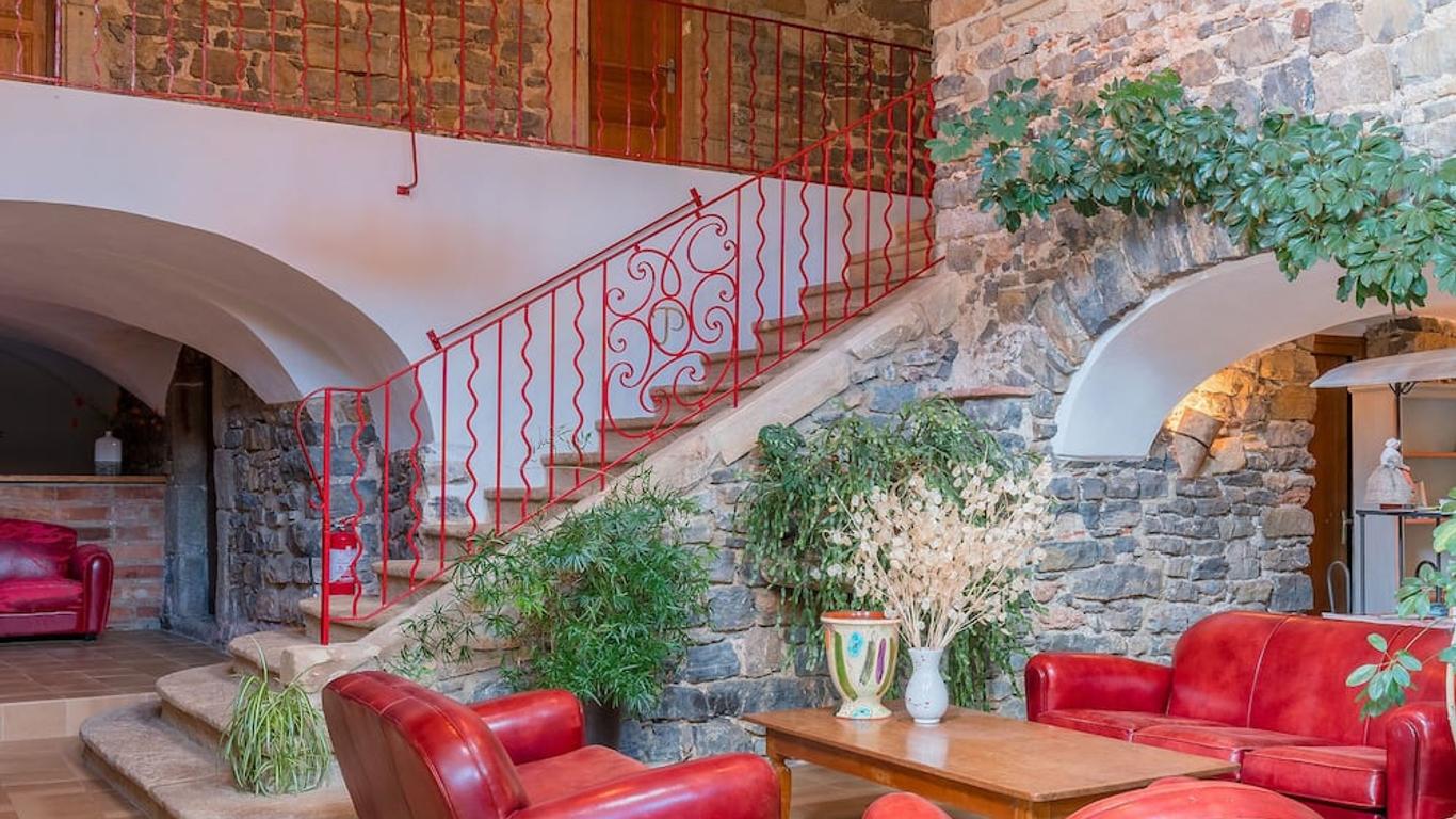 Logis Hotel Restaurant Le Pradinas