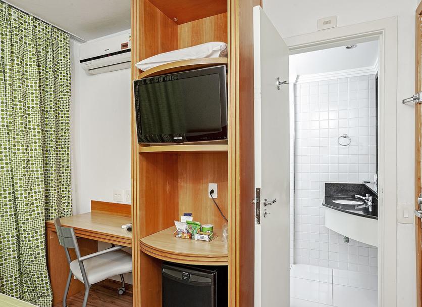 Comodidade do quarto Foto