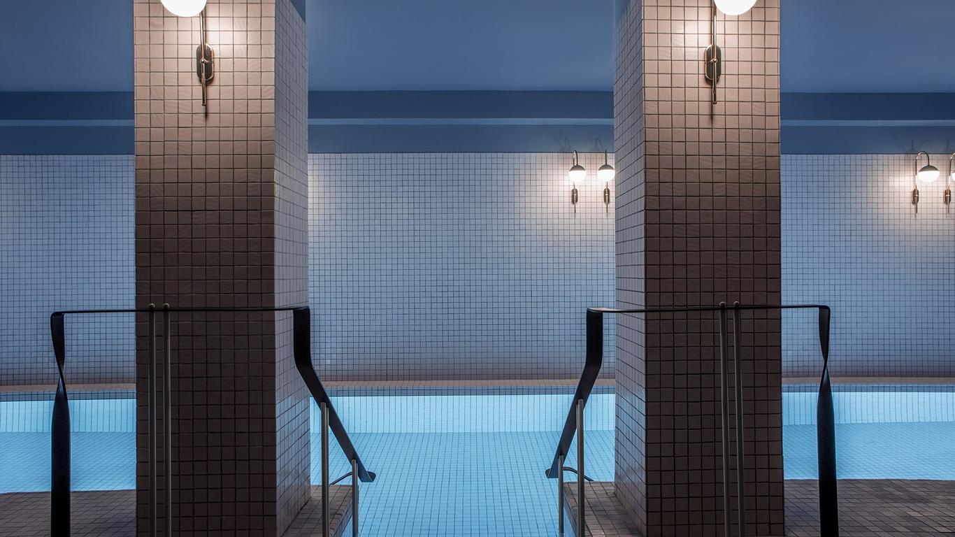 Hôtel du Rond-point des Champs-Élysées - Esprit de France