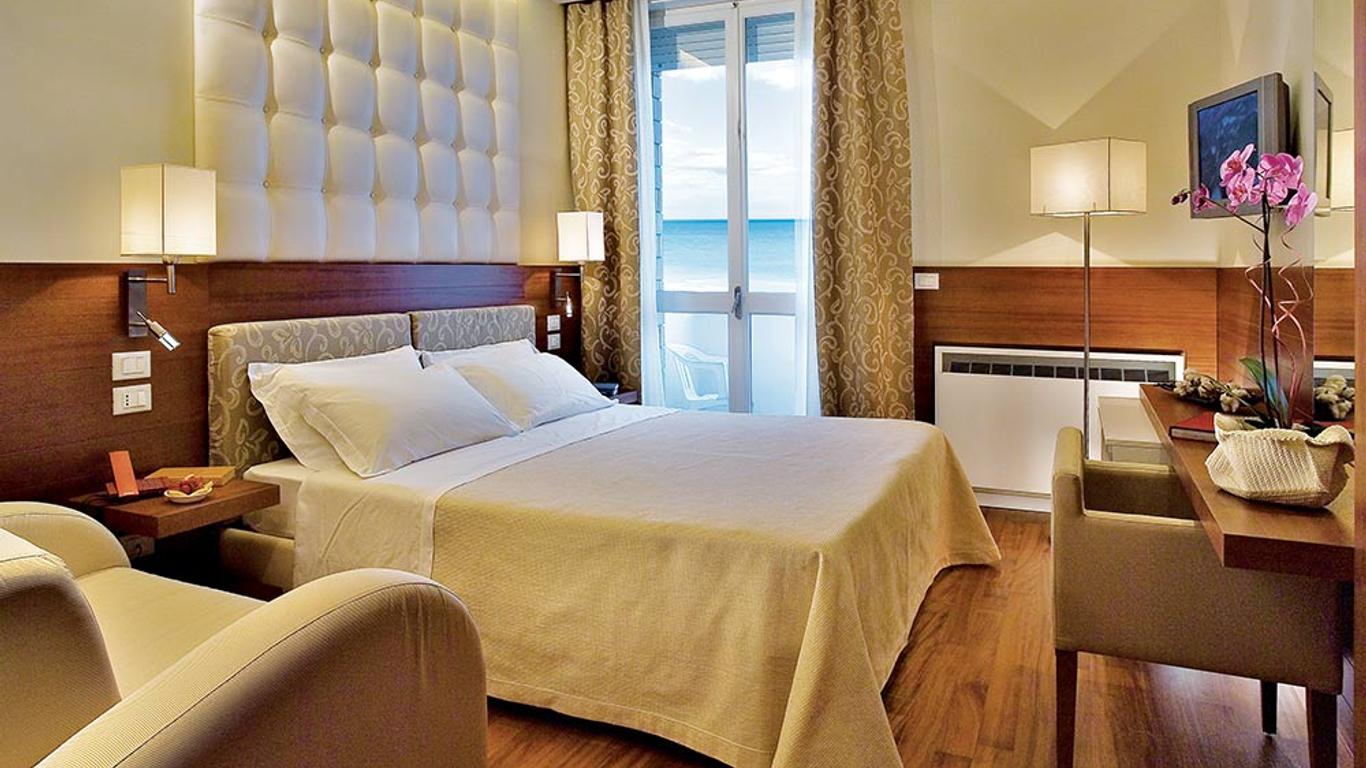 Color Alexandra Plaza Family Hotel
