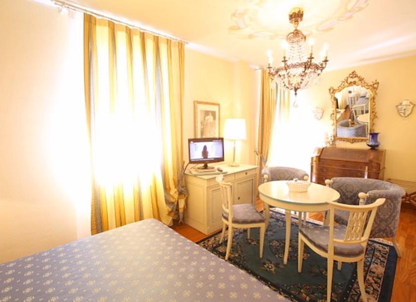Comodidade do quarto Foto
