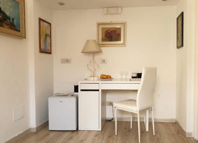 Comodidade do quarto Foto