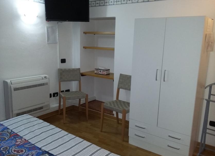 Comodidade do quarto Foto