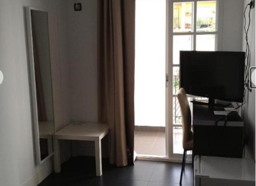 Comodidade do quarto Foto